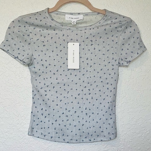 Pink Rose Patterned Women's Top (NWT) - Picture 3 of 6